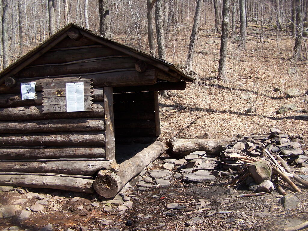 Photo: Echo Lake Leanto Photo: Echo Lake Leanto