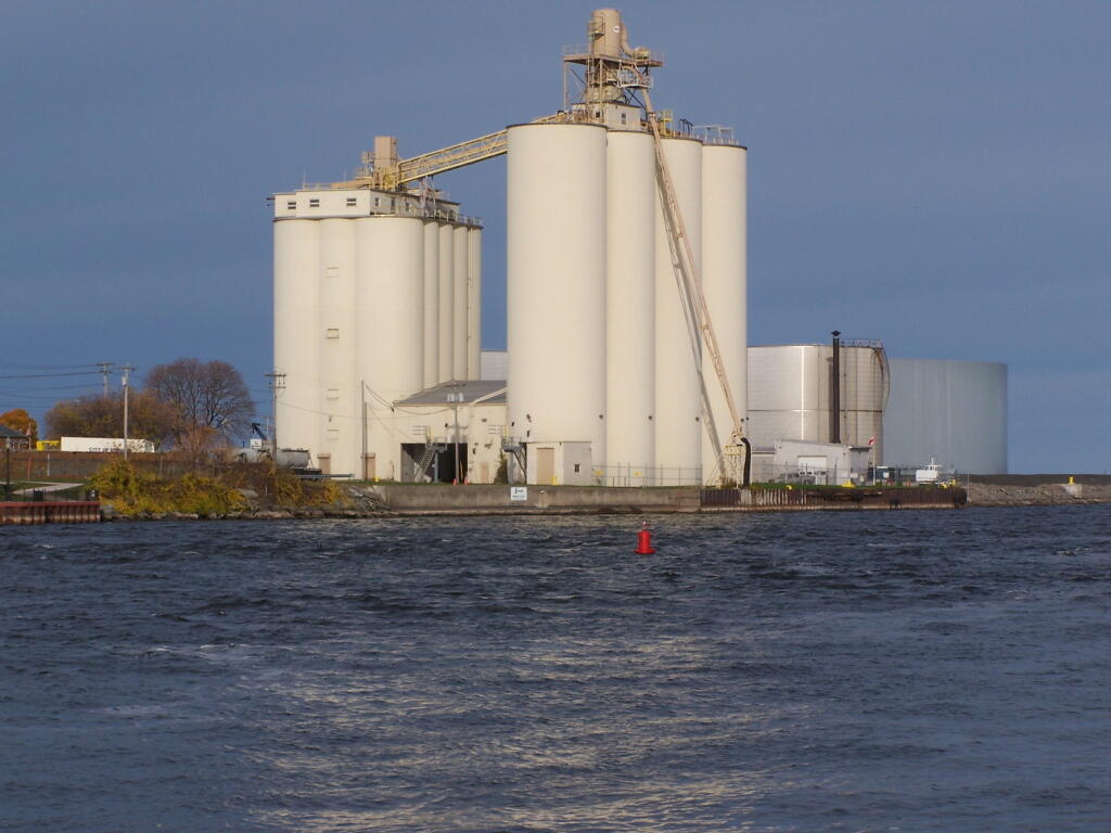Photo: LaFarge Cement Silos Photo: LaFarge Cement Silos