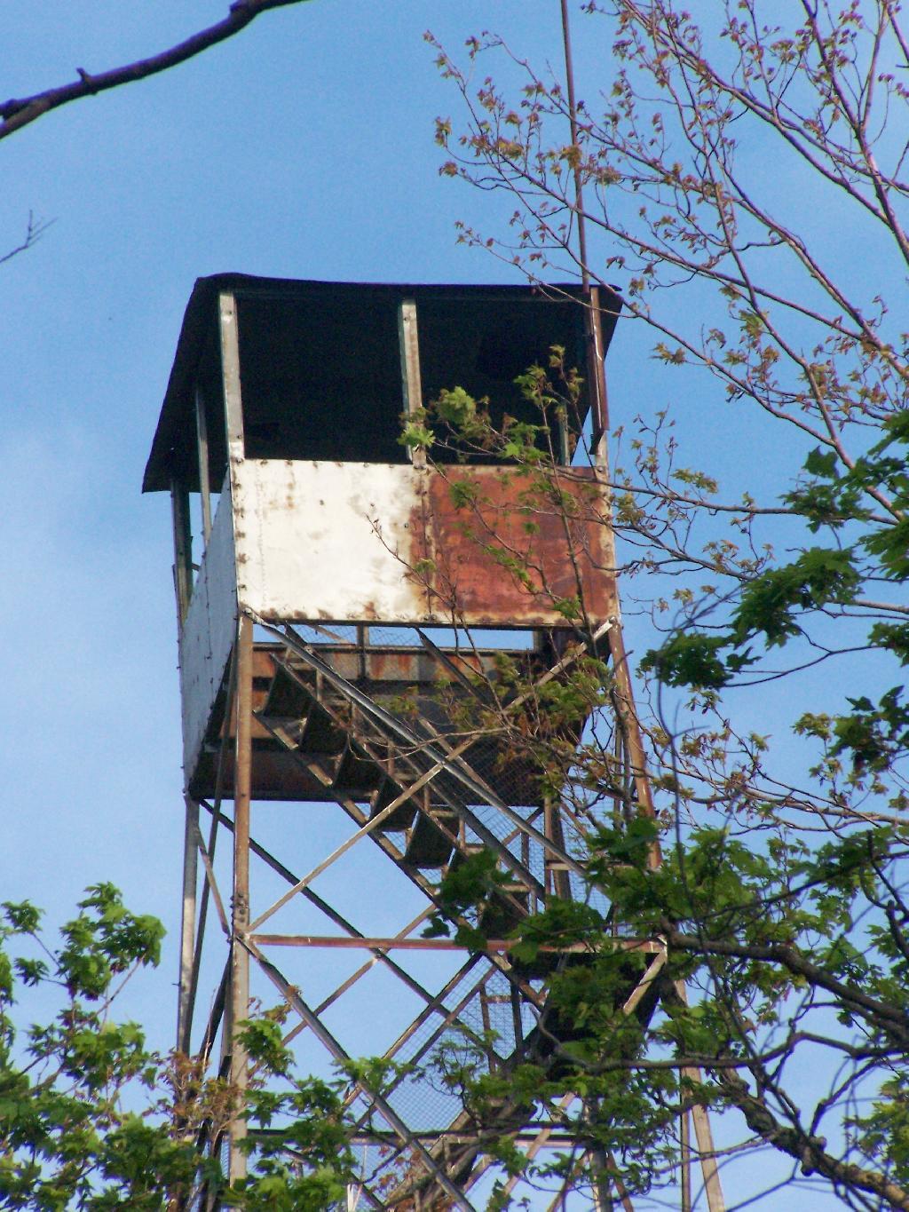 Photo: Abandoned Firetower Cab Photo: Abandoned Firetower Cab