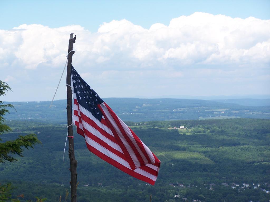 Photo: Flag on Hang Gliders Cliff Photo: Flag on Hang Gliders Cliff