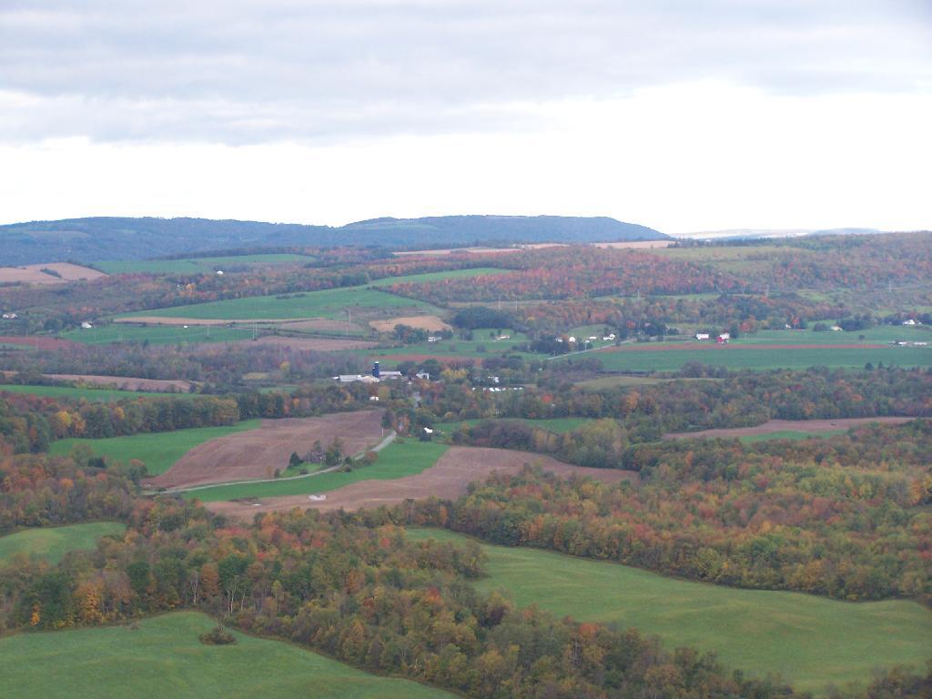 Photo: Towards Tully Photo: Towards Tully