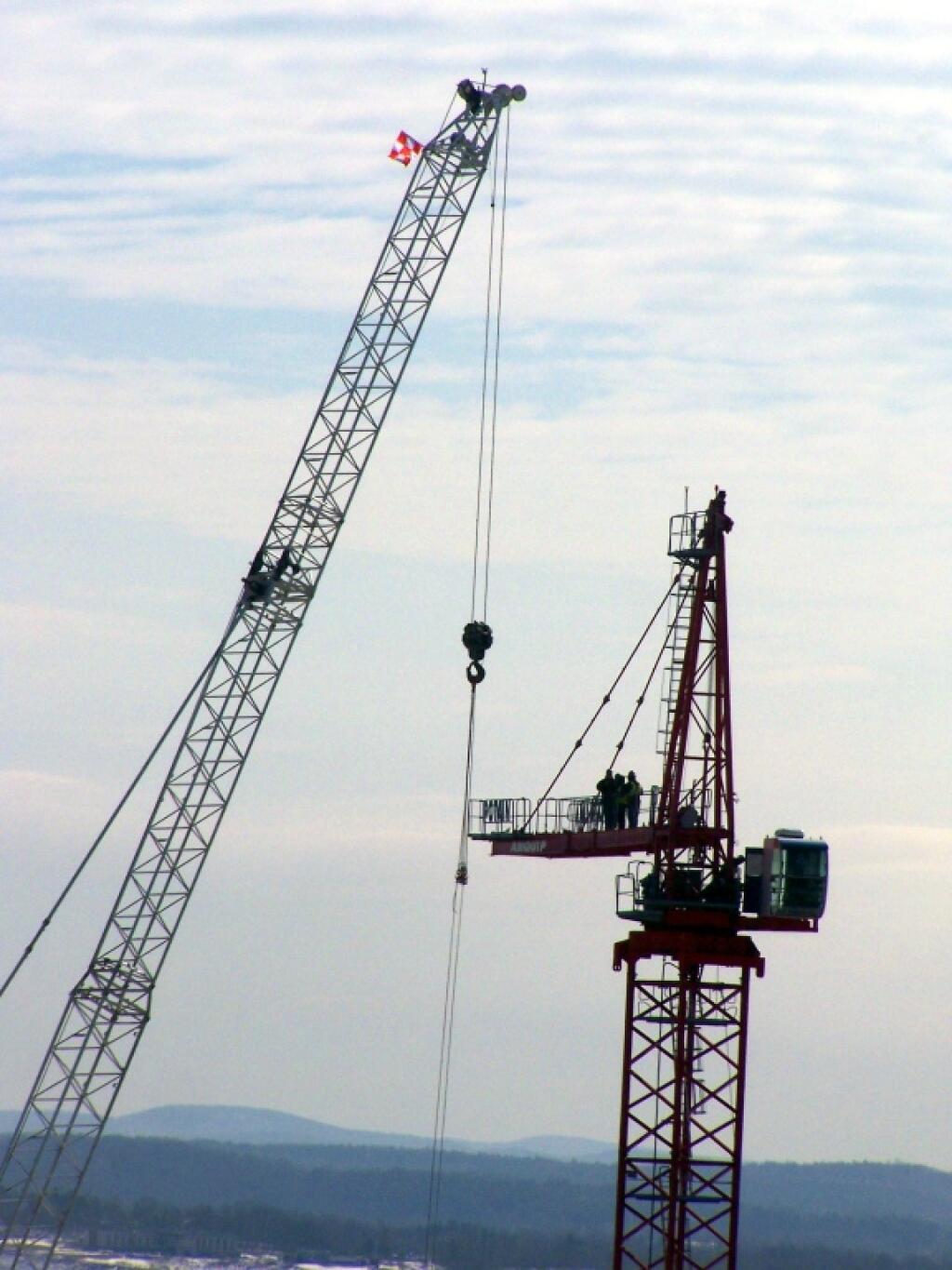 Photo: Crane Working on the Capitol Photo: Crane Working on the Capitol