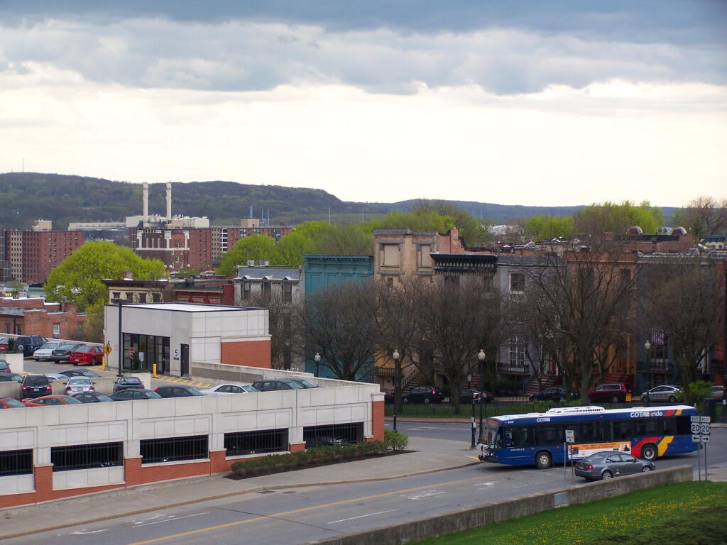 Photo: Bus Turns On To Eagle Street Photo: Bus Turns On To Eagle Street