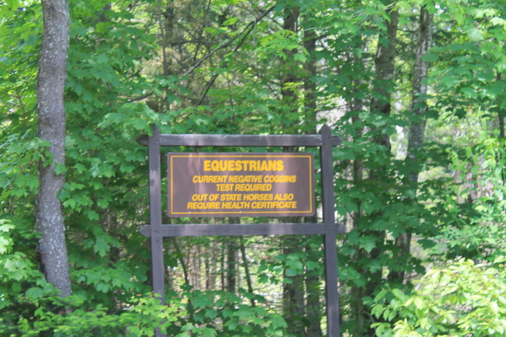 Photo: Equestrarians Sign Photo: Equestrarians Sign