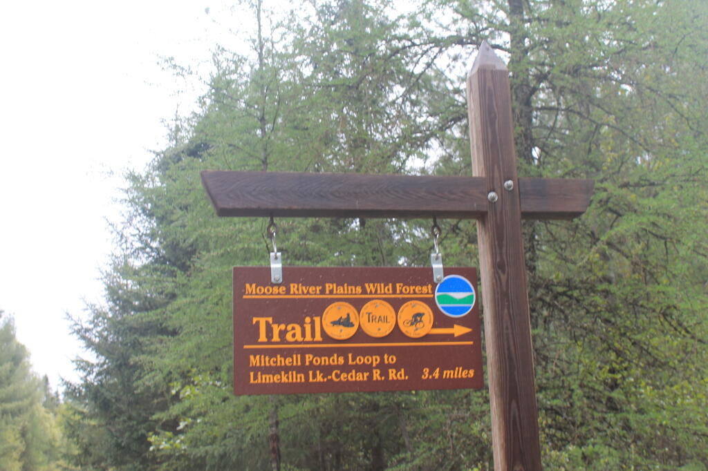 Photo: Despite The Sign, This Isn't a Loop Photo: Despite The Sign, This Isn't a Loop