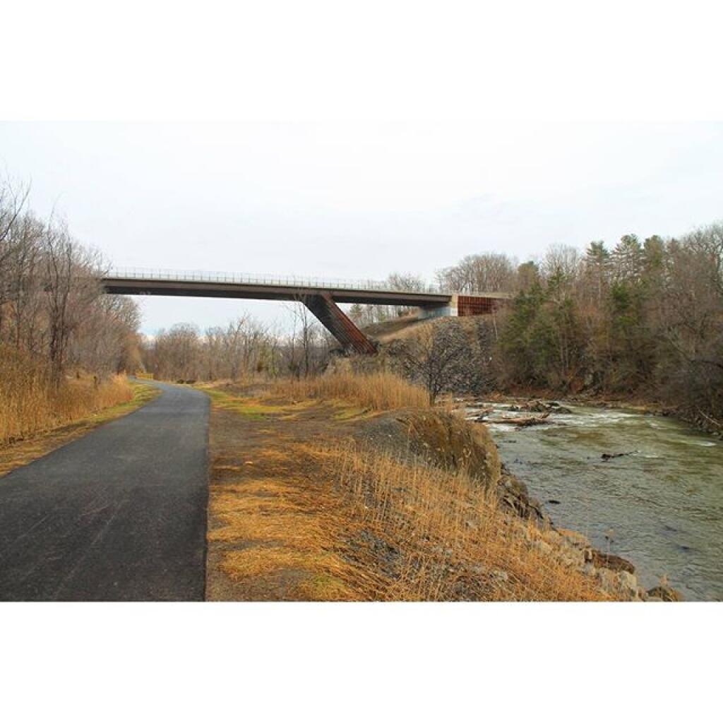 Photo: Ugly Southern Boulevard Bridge Photo: Ugly Southern Boulevard Bridge